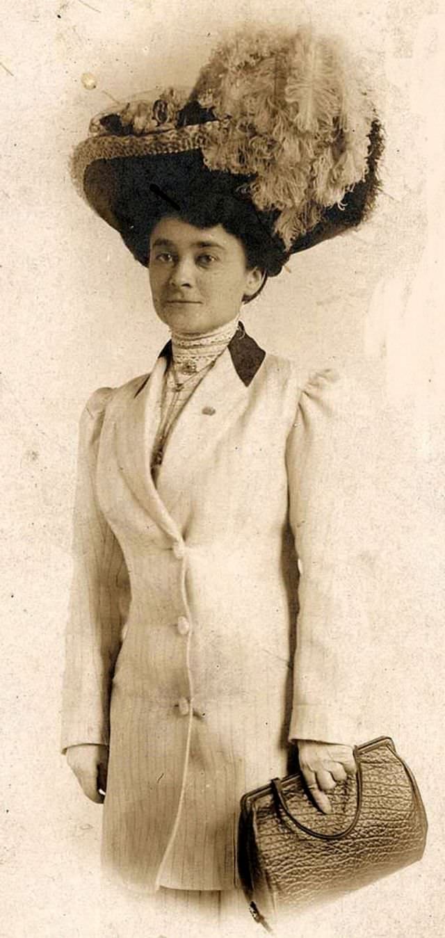 The Crowning Glory: The Extravagant Hat Fashion Of The Edwardian Era'S Women