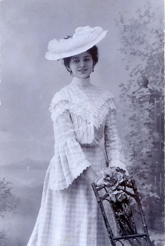 The Crowning Glory: The Extravagant Hat Fashion Of The Edwardian Era'S Women