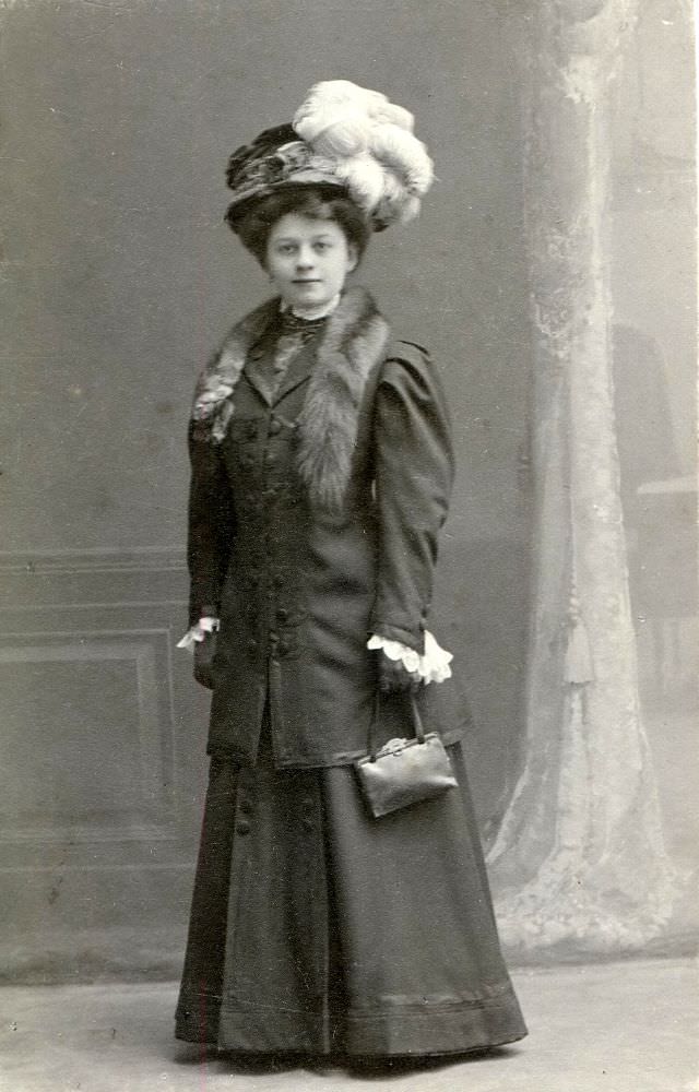 The Crowning Glory: The Extravagant Hat Fashion Of The Edwardian Era'S Women
