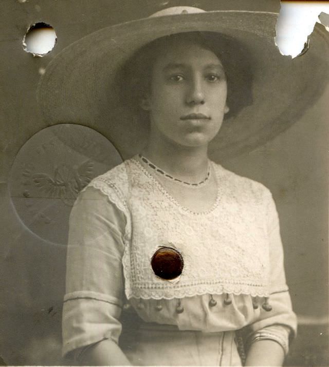 The Crowning Glory: The Extravagant Hat Fashion Of The Edwardian Era'S Women