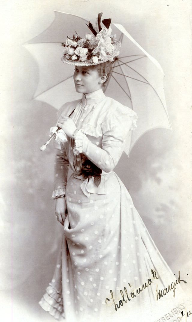 The Crowning Glory: The Extravagant Hat Fashion Of The Edwardian Era'S Women