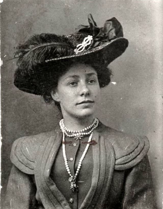 The Crowning Glory: The Extravagant Hat Fashion Of The Edwardian Era'S Women