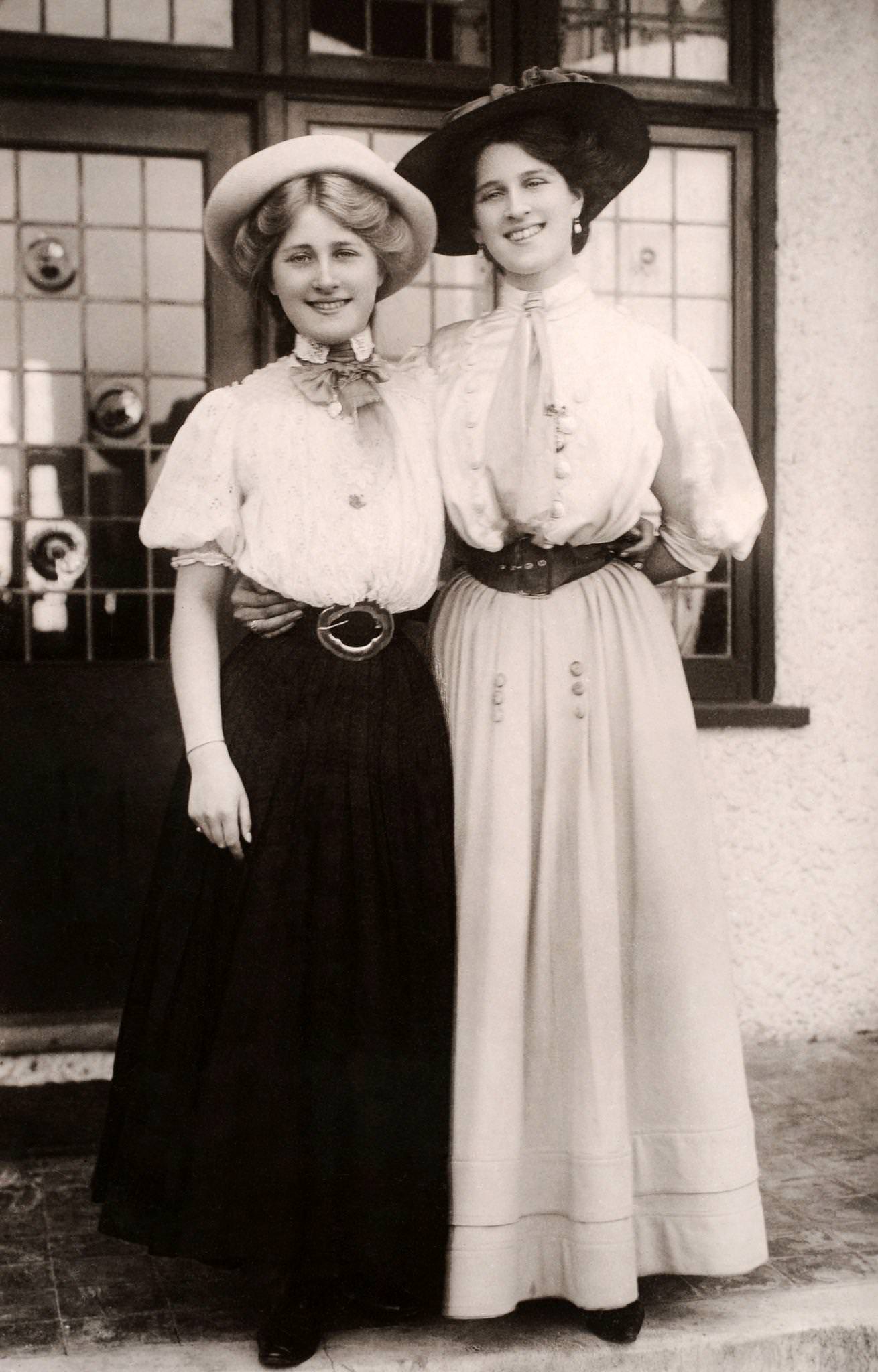 Phyllis And Zena Dare - Edwardian Actresses