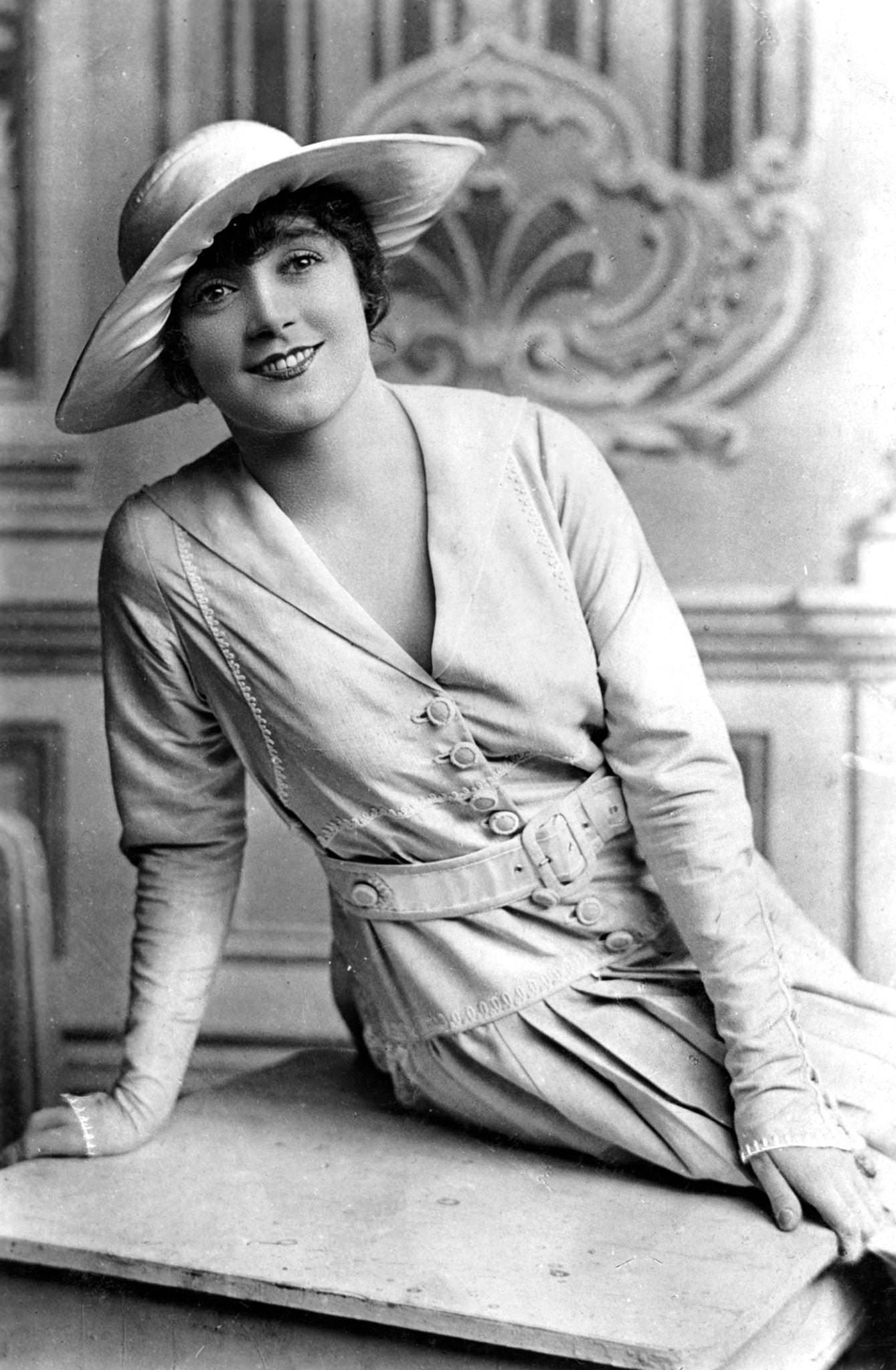 Nellie Taylor, 1900S
