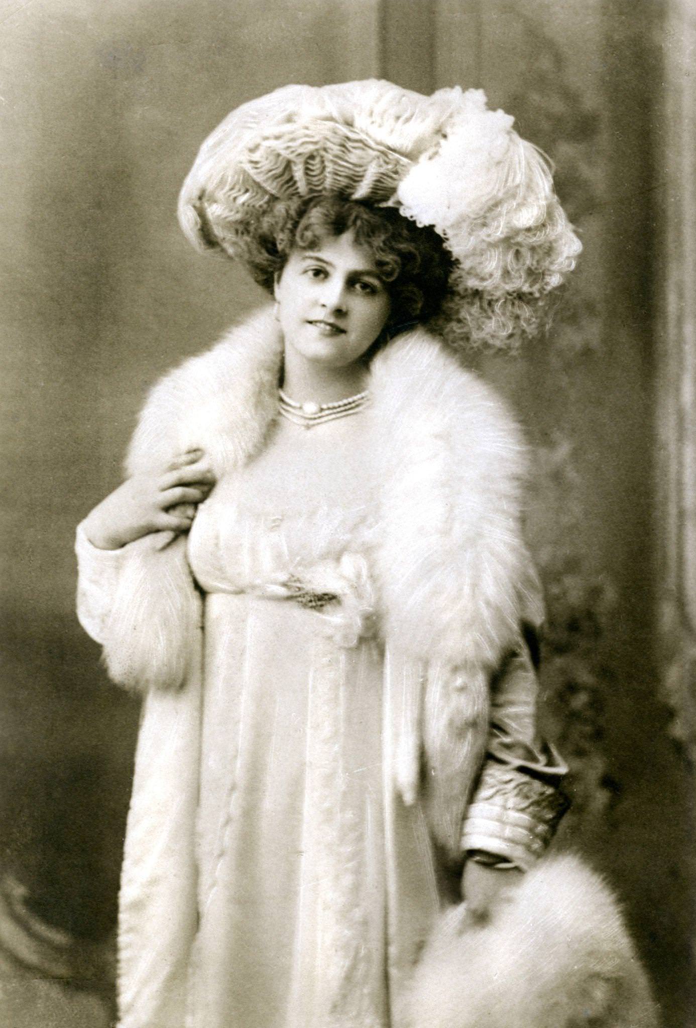 Marie Studholme In A Hat