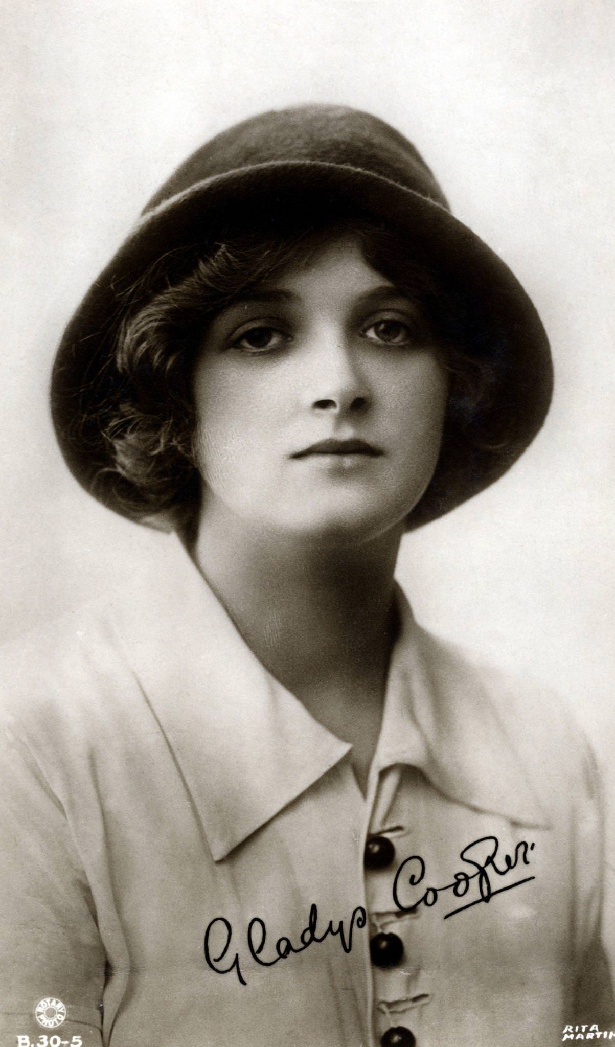 Gladys Cooper, 1900S