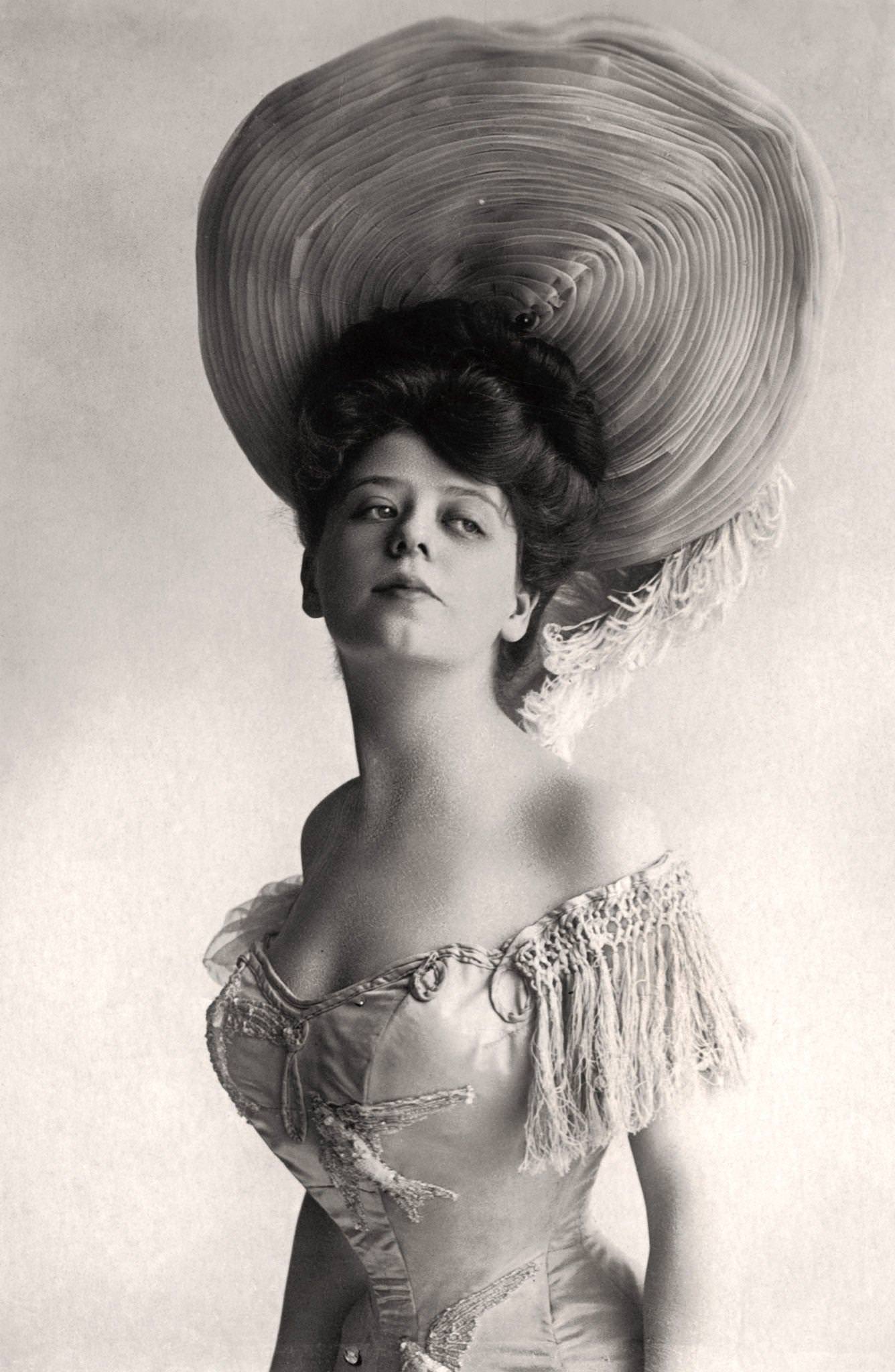 Camille Clifford, 1900S