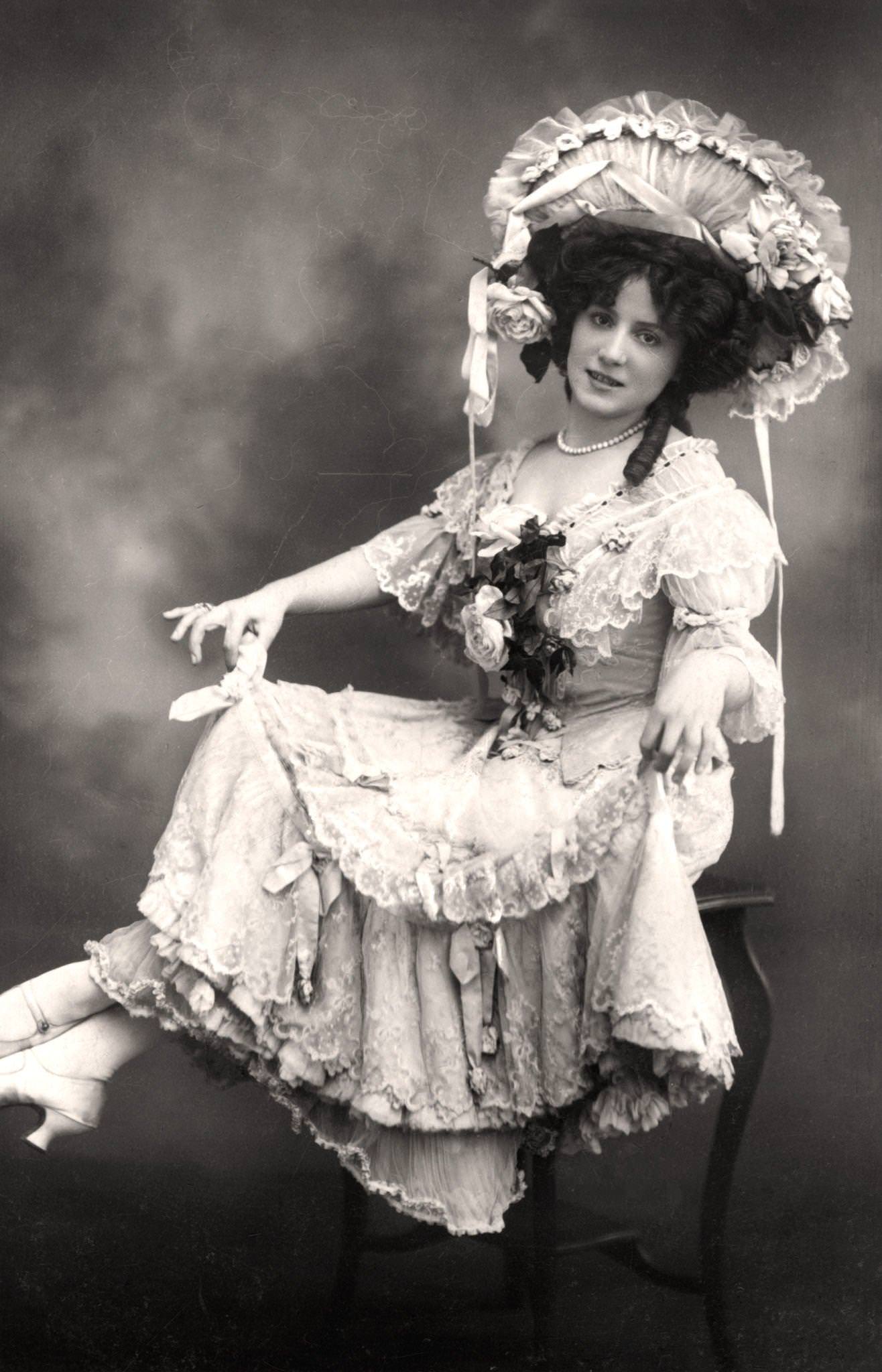 Fanny Dango, 1900S