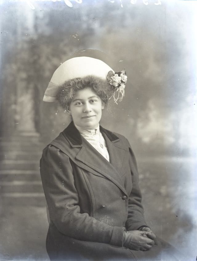 Miss D Szlumper, March 10, 1907