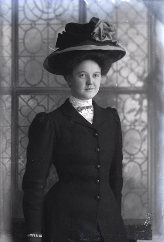 Miss J Scott, December 30, 1907