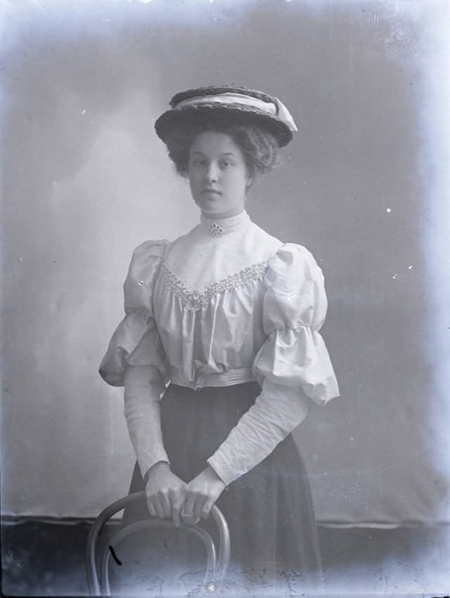 Miss L Fordhaus, July 18, 1907