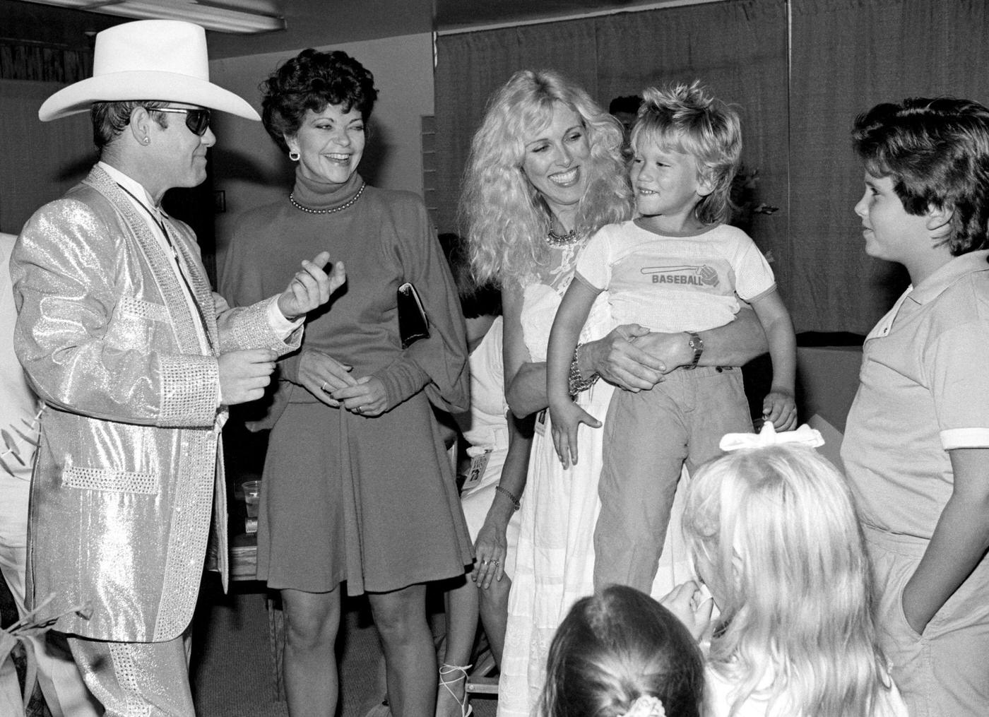 Elton John And His Wife Renate Blauel Talk To Rod Stewart'S Wife