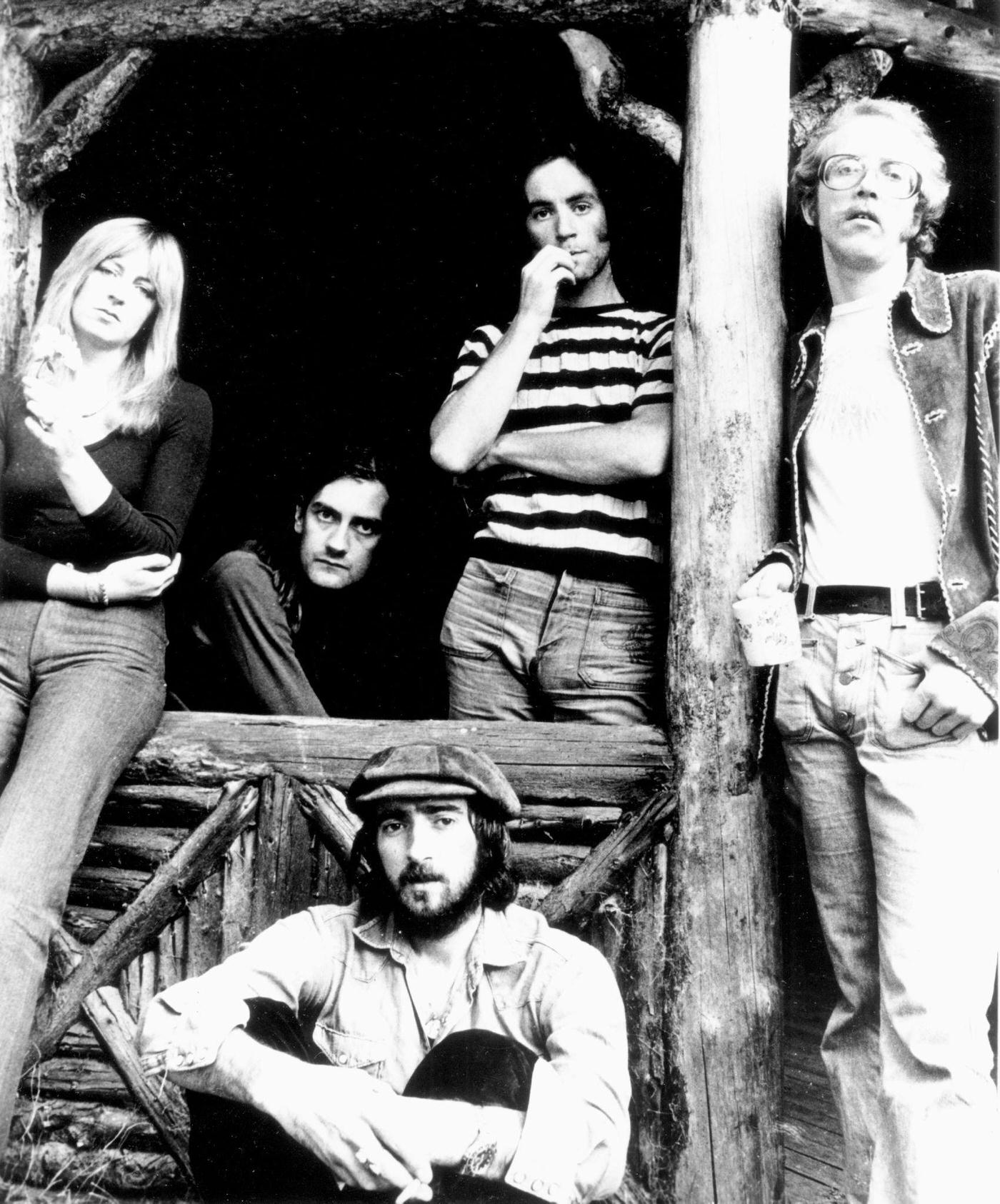 Christine Mcvie, Mick Fleetwood, John Mcvie, Bob Weston And Bob Welch Of The Rock Group &Amp;Quot;Fleetwood Mac&Amp;Quot; Pose For A Portrait In 1973.