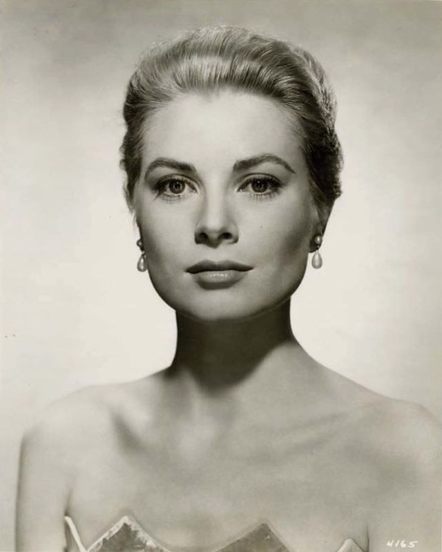 The Timeless Grace of Grace Kelly: Her Star-Making Performance in Rear ...