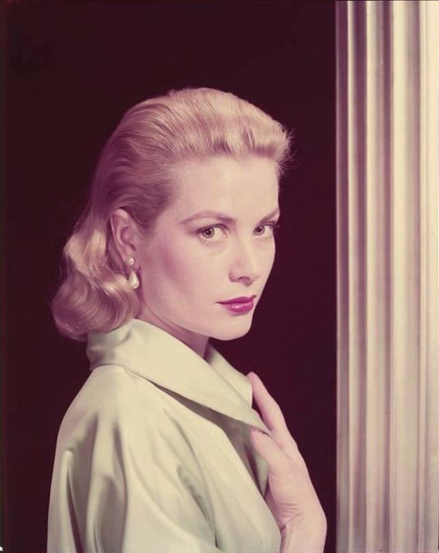 The Timeless Grace of Grace Kelly: Her Star-Making Performance in Rear ...