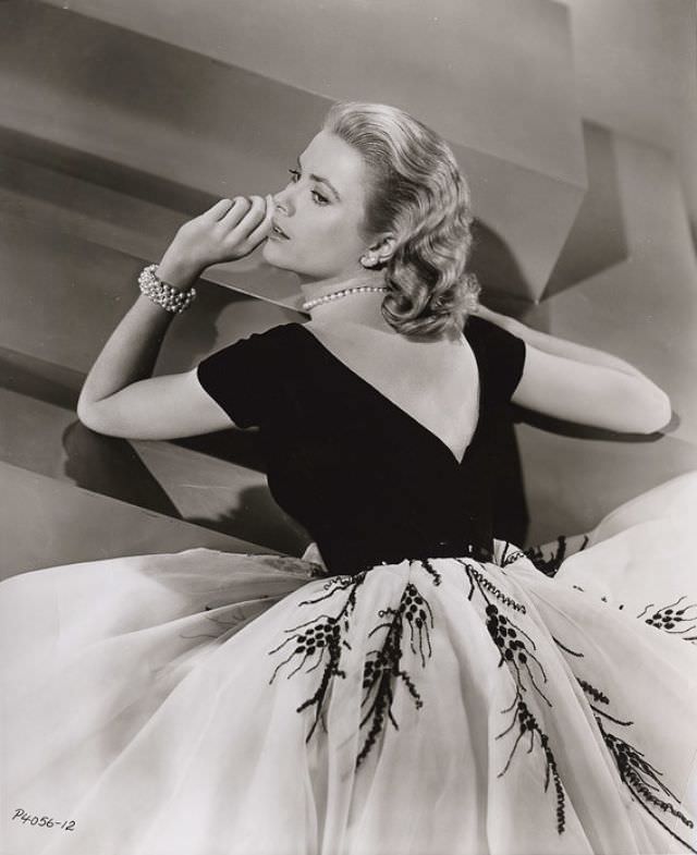 The Timeless Grace of Grace Kelly: Her Star-Making Performance in Rear ...