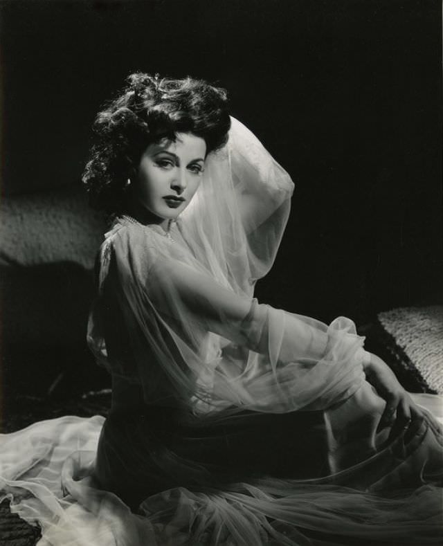 The Sensational Hedy Lamarr In 'White Cargo': A Film Not To Be Missed!
