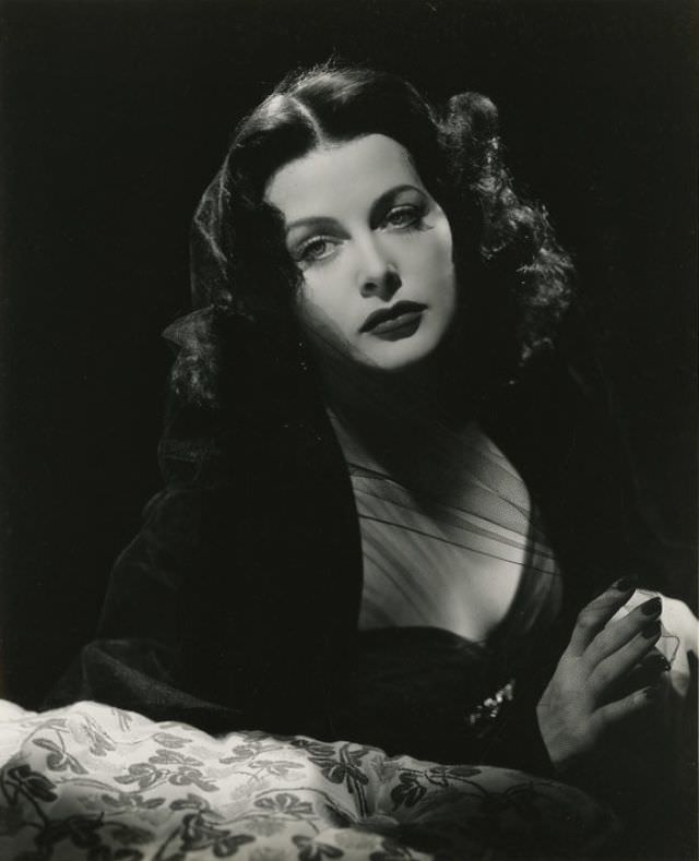 The Sensational Hedy Lamarr In 'White Cargo': A Film Not To Be Missed!