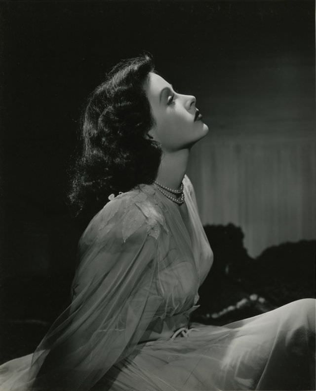 The Sensational Hedy Lamarr In 'White Cargo': A Film Not To Be Missed!