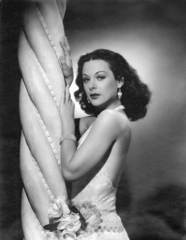 The Sensational Hedy Lamarr In White Cargo A Film Not To Be Missed