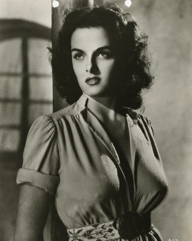Jane Russell'S Sizzling Performance In "The Outlaw" - A Look Back