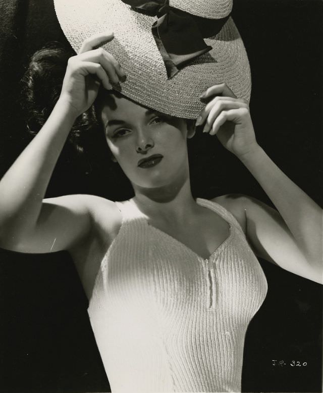 Jane Russell'S Sizzling Performance In "The Outlaw" - A Look Back