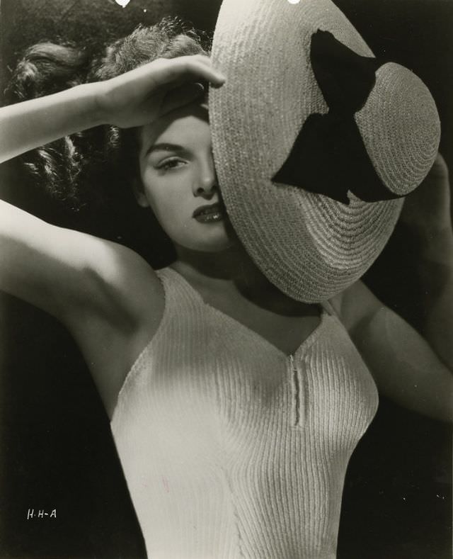 Jane Russell'S Sizzling Performance In "The Outlaw" - A Look Back