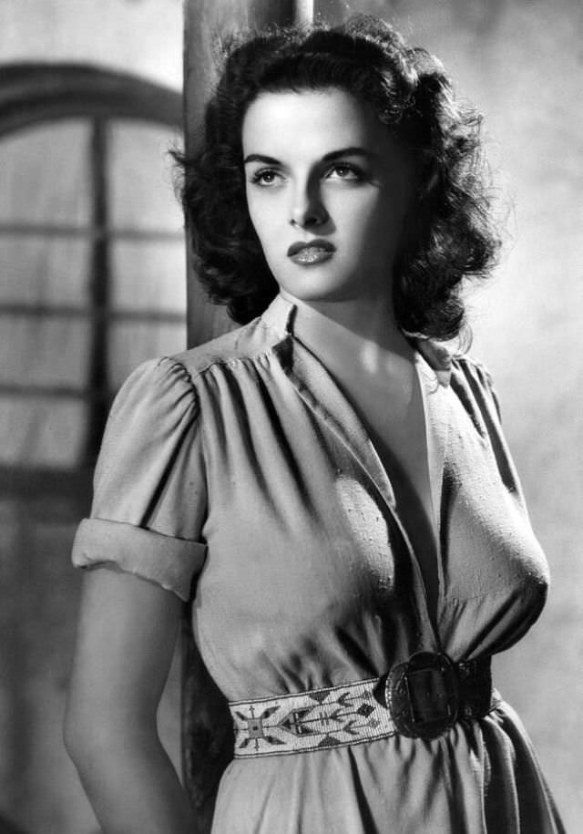 Jane Russell'S Sizzling Performance In "The Outlaw" - A Look Back