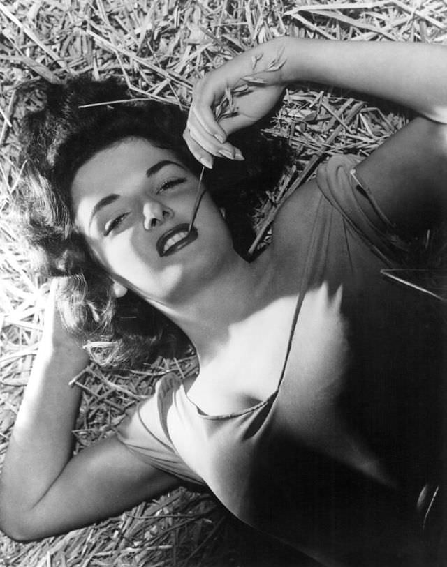 Jane Russell'S Sizzling Performance In "The Outlaw" - A Look Back