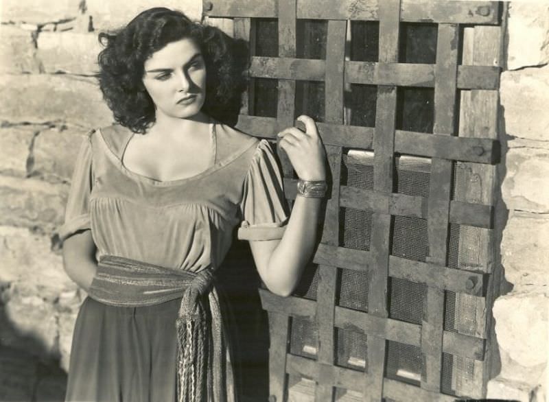 Jane Russell'S Sizzling Performance In "The Outlaw" - A Look Back