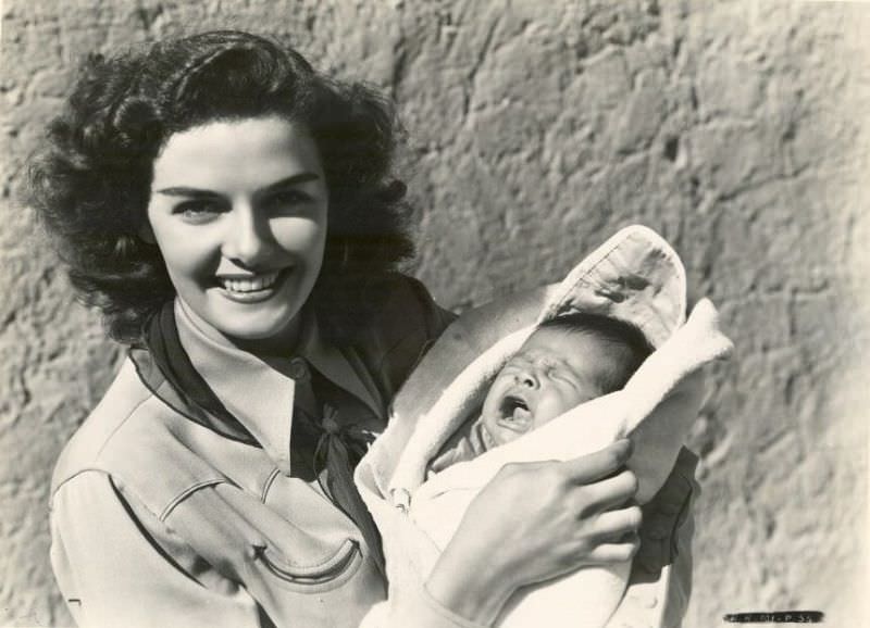 Jane Russell'S Sizzling Performance In "The Outlaw" - A Look Back