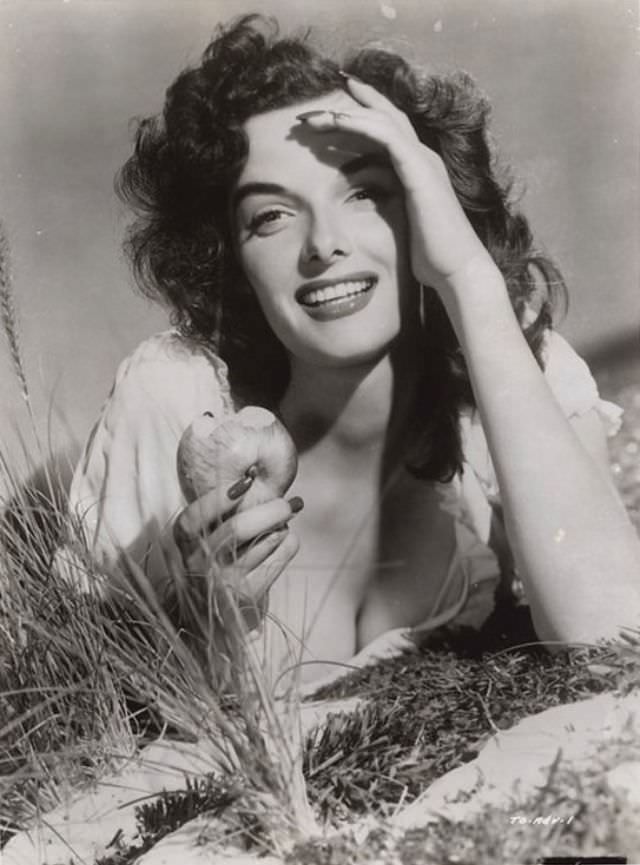 Jane Russell'S Sizzling Performance In "The Outlaw" - A Look Back