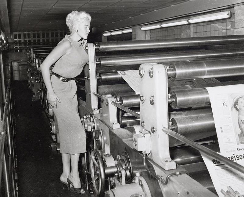 The Blonde Bombshell In The Lowlands: Jayne Mansfield'S Visit To The Netherlands In 1957