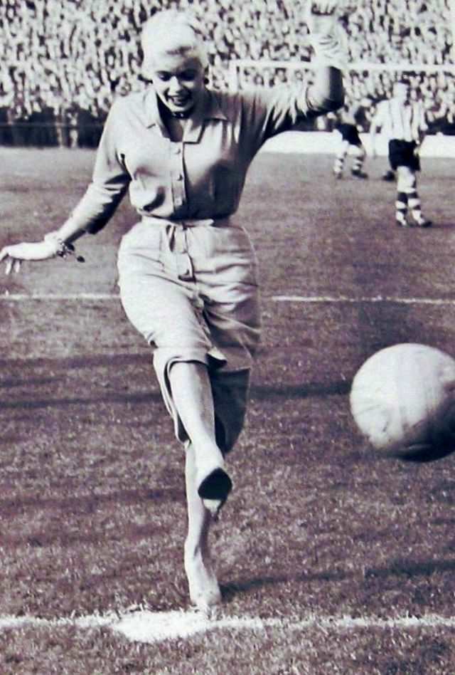 The Blonde Bombshell In The Lowlands: Jayne Mansfield'S Visit To The Netherlands In 1957