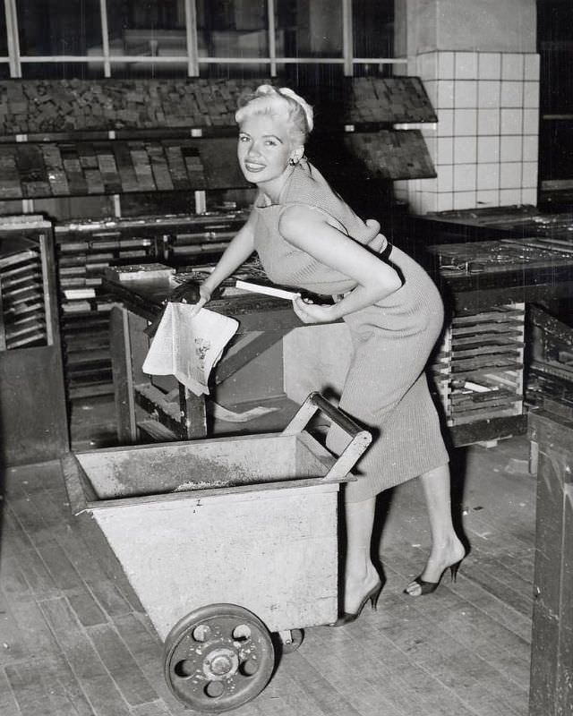 The Blonde Bombshell In The Lowlands: Jayne Mansfield'S Visit To The Netherlands In 1957