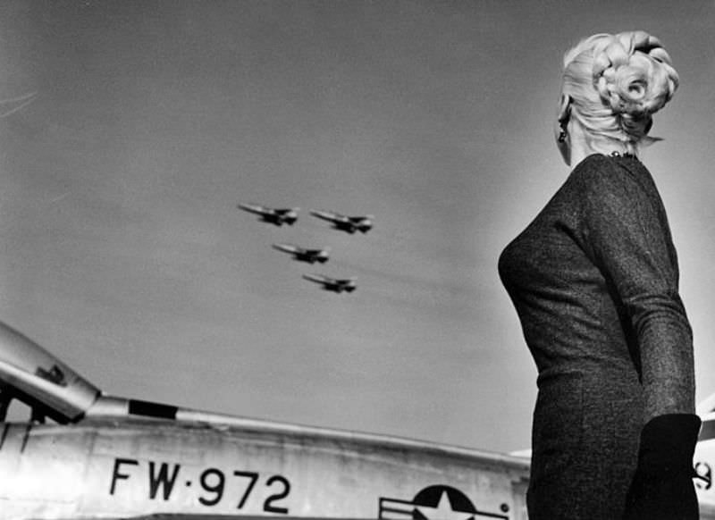 The Blonde Bombshell In The Lowlands: Jayne Mansfield'S Visit To The Netherlands In 1957