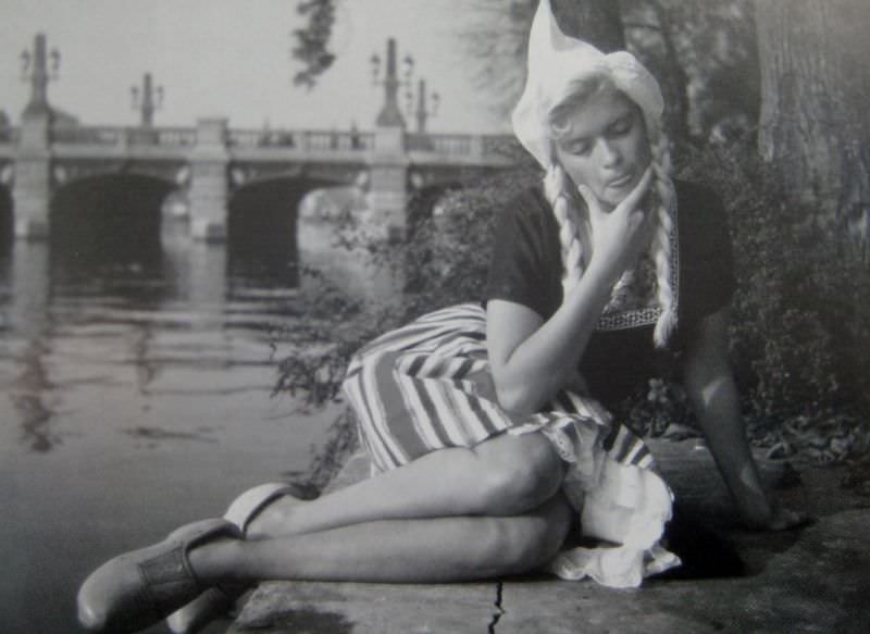 The Blonde Bombshell In The Lowlands: Jayne Mansfield'S Visit To The Netherlands In 1957