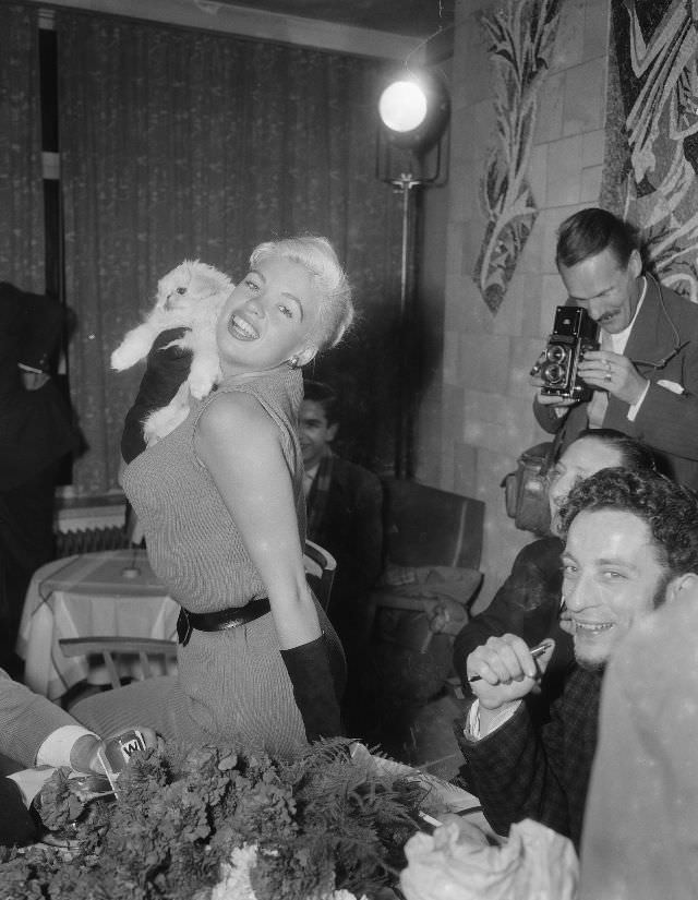 The Blonde Bombshell In The Lowlands: Jayne Mansfield'S Visit To The Netherlands In 1957