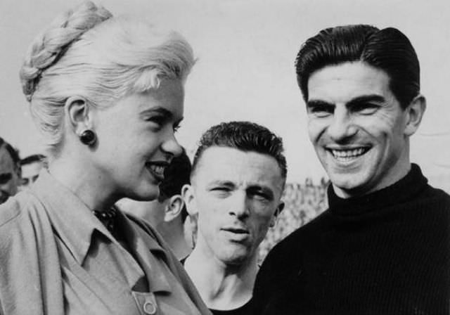 The Blonde Bombshell In The Lowlands: Jayne Mansfield'S Visit To The Netherlands In 1957