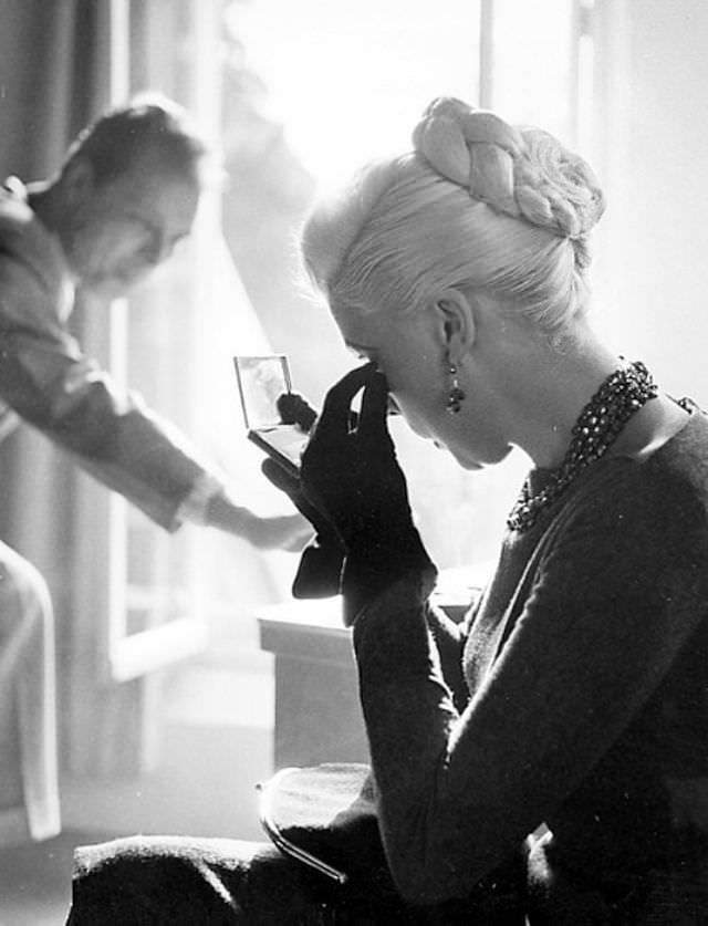 The Blonde Bombshell In The Lowlands: Jayne Mansfield'S Visit To The Netherlands In 1957