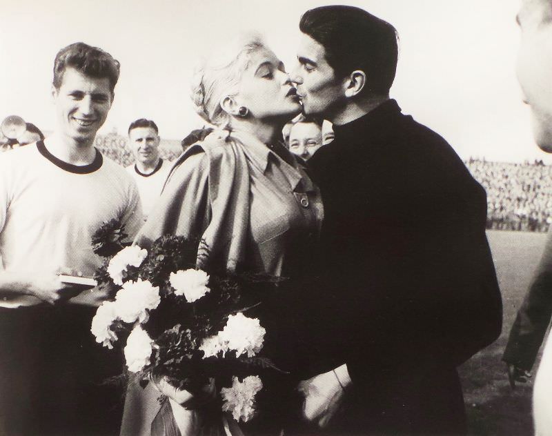 The Blonde Bombshell In The Lowlands: Jayne Mansfield'S Visit To The Netherlands In 1957