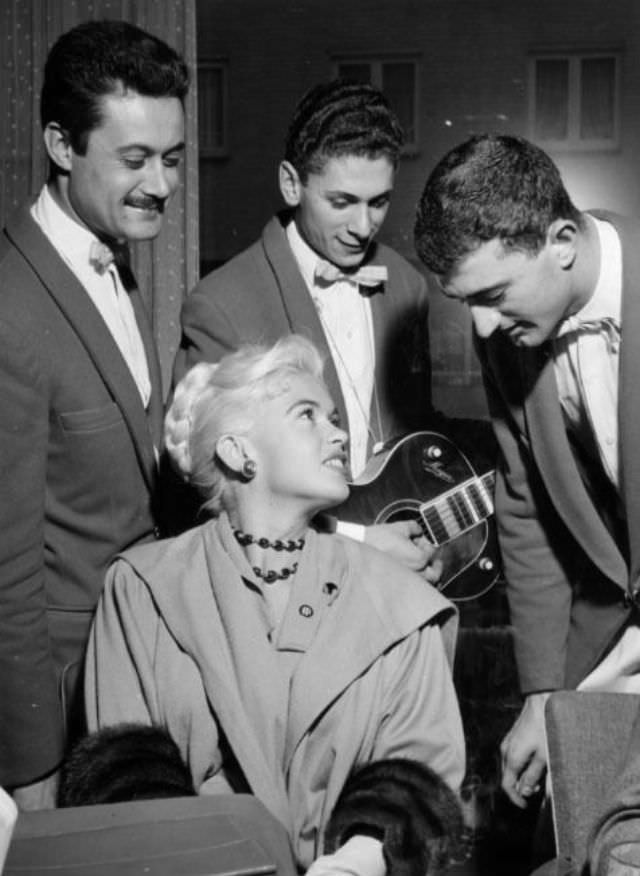 The Blonde Bombshell In The Lowlands: Jayne Mansfield'S Visit To The Netherlands In 1957