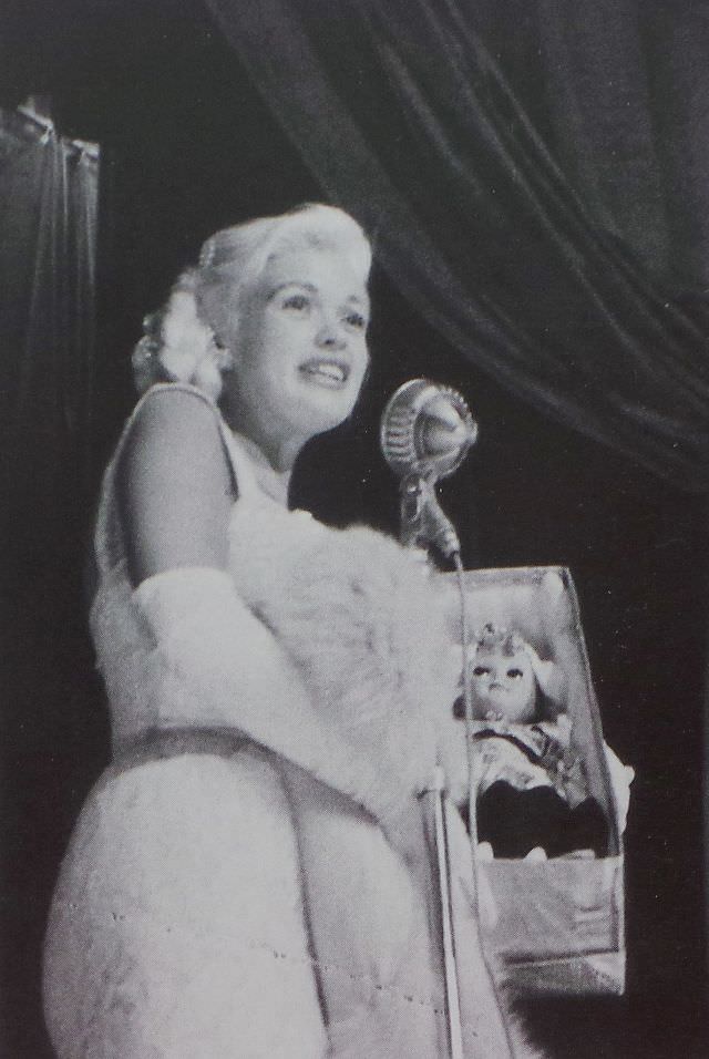 The Blonde Bombshell In The Lowlands: Jayne Mansfield'S Visit To The Netherlands In 1957