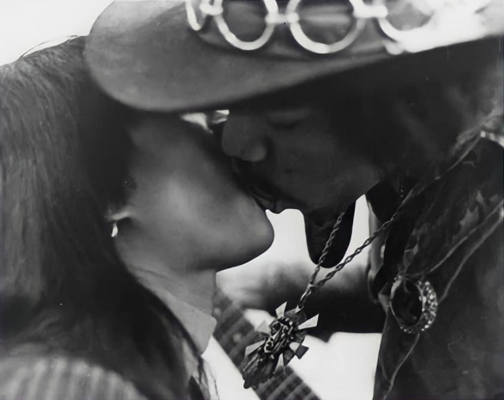 Love, Music, And Addiction: The Passionate Affair Of Jimi Hendrix And Lithofayne Pridgon
