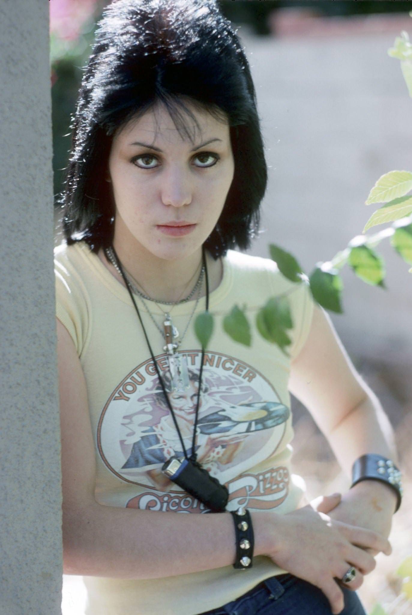 Joan Jett In Her Family´s Home In Canoga Park Just Outside Los Angeles, 1977