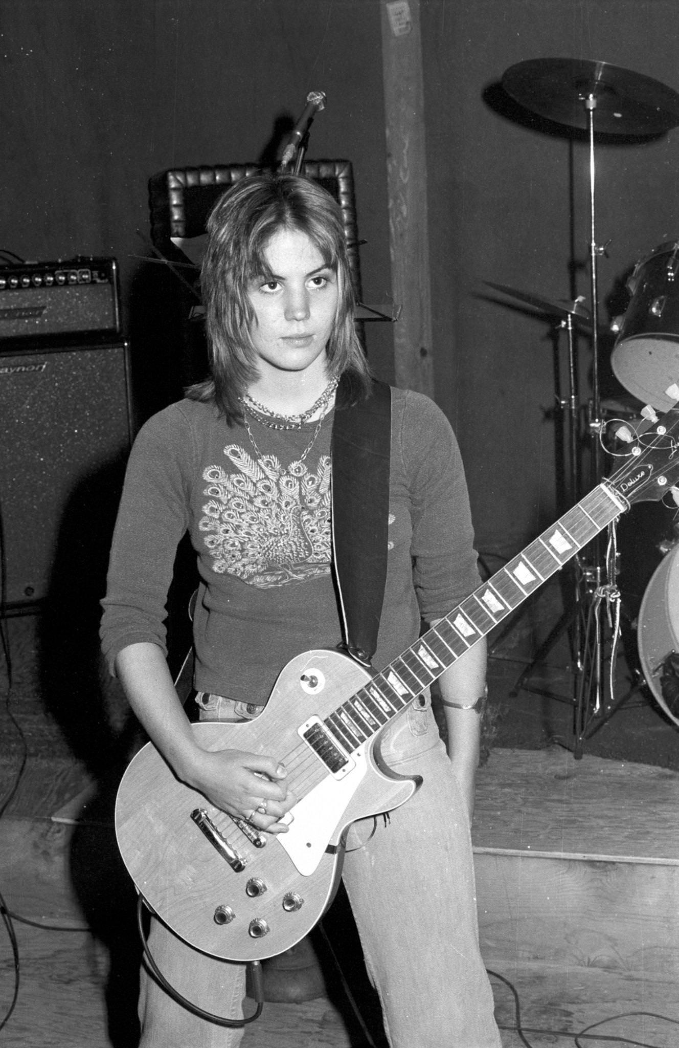 Joan Jett With Her Guitar In Los Angeles In November Of 1975.