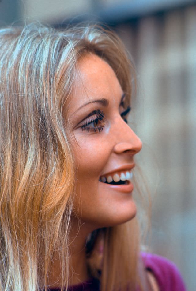 Lita Ford Brings The Holiday Cheer In This 1990S Christmas Shoot