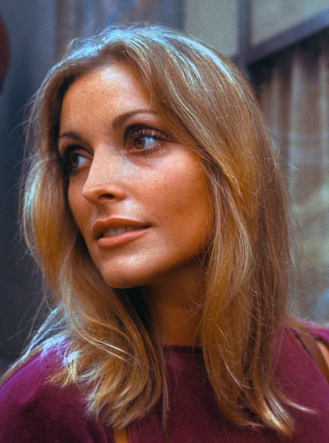 Lita Ford Brings The Holiday Cheer In This 1990S Christmas Shoot