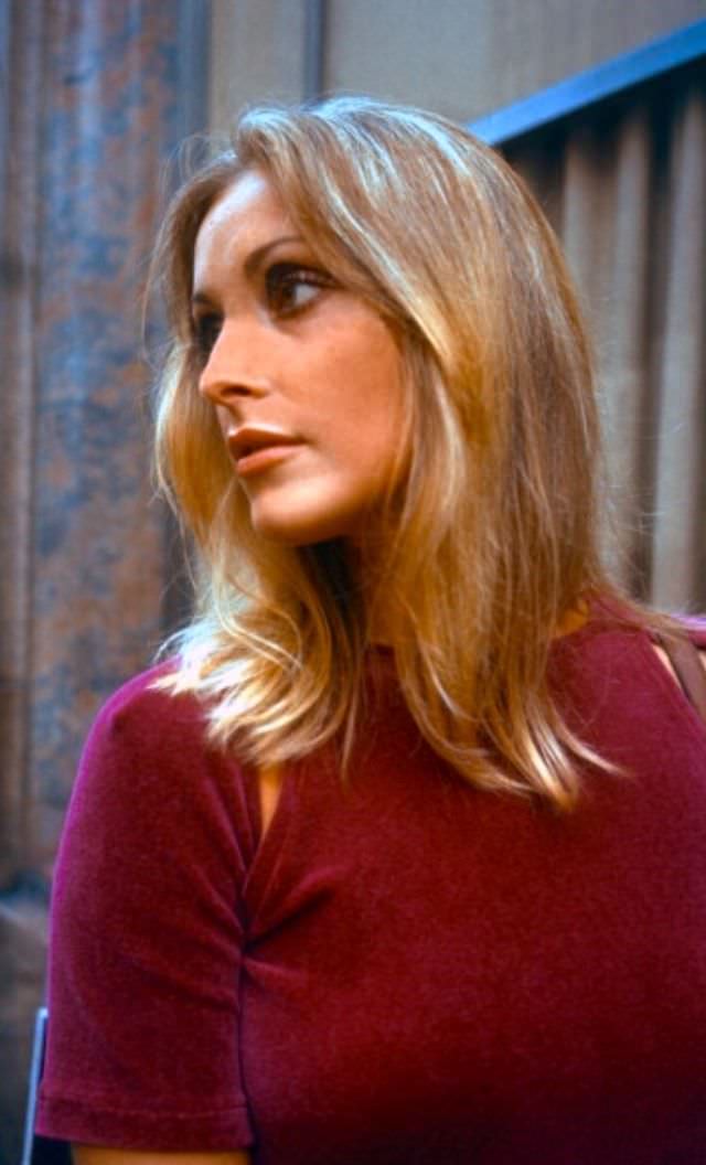 Lita Ford Brings The Holiday Cheer In This 1990S Christmas Shoot