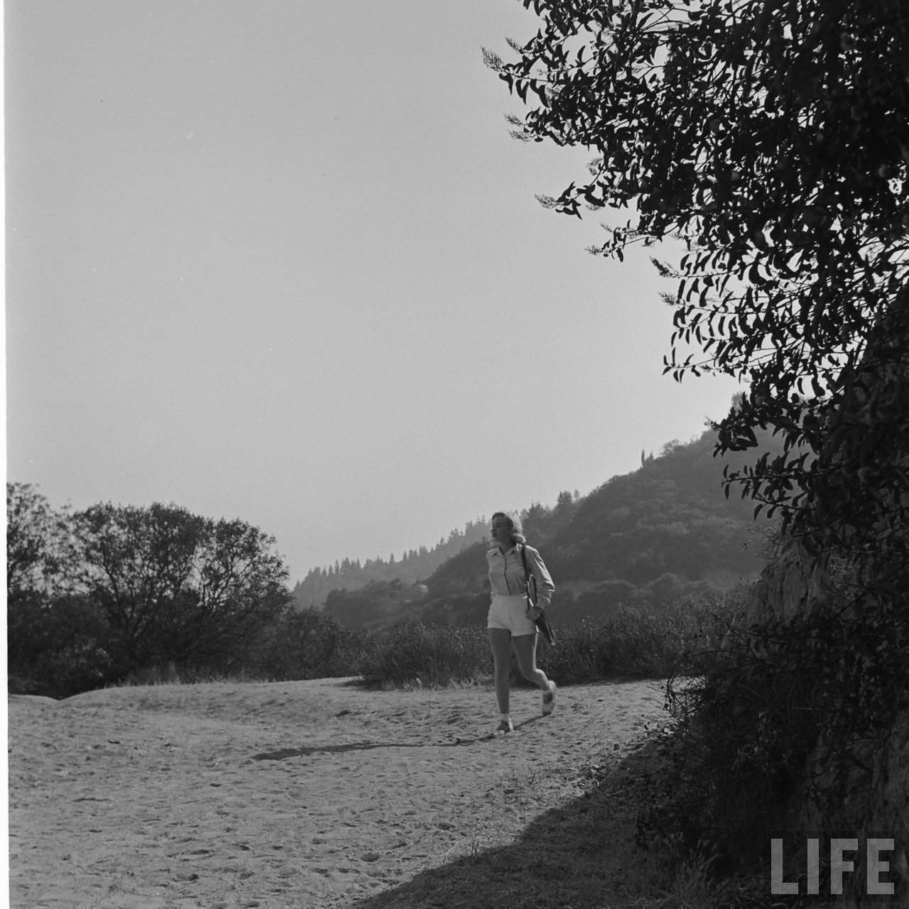 Marilyn Monroe'S Hike In The Woods In 1950: A Photographic Journey You Don'T Want To Miss